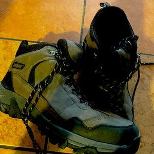 Men hiking shoes